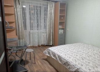 Сдаю в аренду 2-ком. квартиру, 48 м2, Серпухов, улица Ворошилова, 149