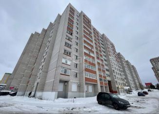 Продам 2-ком. квартиру, 64 м2, Удмуртия, улица Михаила Петрова, 47А