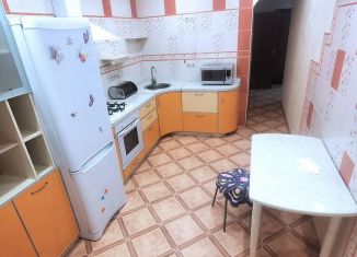 Сдача в аренду 2-ком. квартиры, 70 м2, Казань, улица Юлиуса Фучика, 82