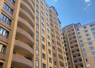 Продажа трехкомнатной квартиры, 120 м2, Черкесск, улица Космонавтов, 43Г