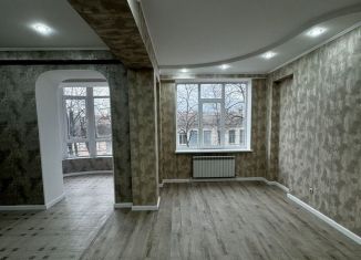 Продается трехкомнатная квартира, 110 м2, Георгиевск, улица Ленина, 117