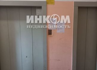 Продаю 2-ком. квартиру, 54 м2, Москва, Святоозёрская улица, 21, метро Улица Дмитриевского