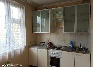 Сдаю 1-ком. квартиру, 41 м2, Москва, Святоозёрская улица, 26, метро Лухмановская