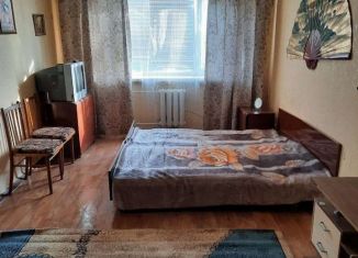 Сдам в аренду 2-ком. квартиру, 36 м2, Керчь, Тенистая улица, 4