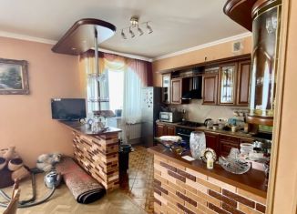 Продажа четырехкомнатной квартиры, 220 м2, Салават, улица Строителей, 35