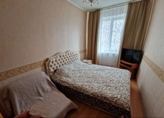 Сдам в аренду 2-ком. квартиру, 58 м2, Севастополь, улица Мичурина, 7