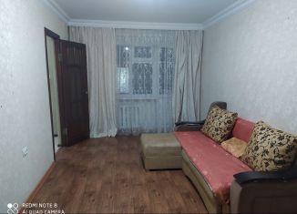 Сдается 3-комнатная квартира, 56 м2, Грозный, улица Вахи Алиева, 180, микрорайон Бёрезка