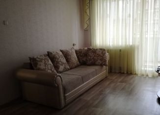 Сдам в аренду однокомнатную квартиру, 40 м2, Луга, улица Миккели, 1к2