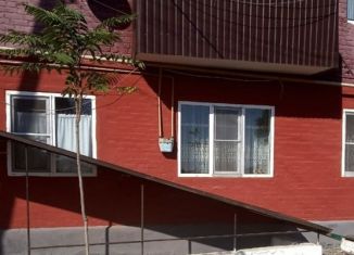 Продам 2-ком. квартиру, 45 м2, село Октябрьское, Комсомольская улица, 11/1