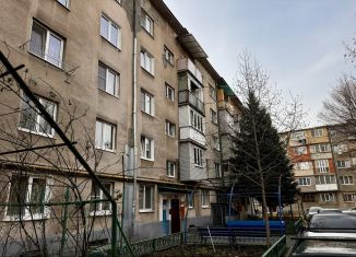 Сдаю 3-ком. квартиру, 70 м2, Владикавказ, Ардонская улица, 238