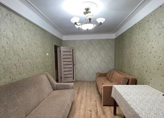 Сдается двухкомнатная квартира, 45 м2, Дагестан, Комсомольская улица, 5