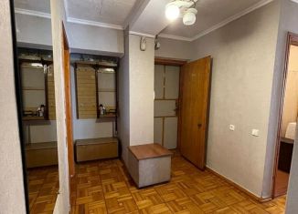 Продается трехкомнатная квартира, 65.6 м2, посёлок городского типа Молодёжное, улица Строителей, 14