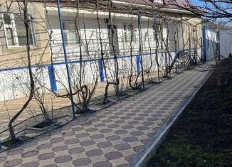 Аренда трехкомнатной квартиры, 52 м2, Махачкала, улица Бейбулатова, 7В