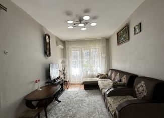 Продам 4-комнатную квартиру, 90 м2, Дагестан, улица Азиза Алиева, 3