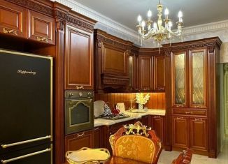 Продам 3-комнатную квартиру, 90 м2, Махачкала, улица Абдулхамида Юсупова, 71к7