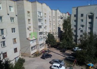 Сдается в аренду двухкомнатная квартира, 59 м2, Энгельс, Рабочая улица, 113А