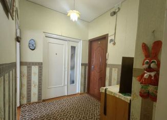 Продажа 2-комнатной квартиры, 52 м2, Апатиты, площадь Геологов, 2