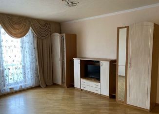 Продаю 3-ком. квартиру, 63 м2, Батайск, улица Кирова, 30