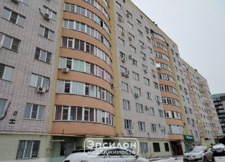 Продаю 2-ком. квартиру, 63 м2, Курск, улица Пионеров, 17, Центральный округ