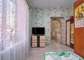 Продается 2-ком. квартира, 32.2 м2, Краснодар, улица имени Чехова, 32, микрорайон Дубинка