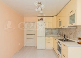 Продам 2-ком. квартиру, 54 м2, Тюмень, Ленинский округ, Беловежская улица, 15