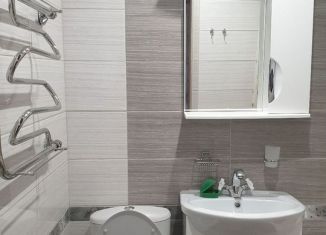 Сдается в аренду 1-комнатная квартира, 35 м2, Астрахань, улица Николая Островского, 72к1