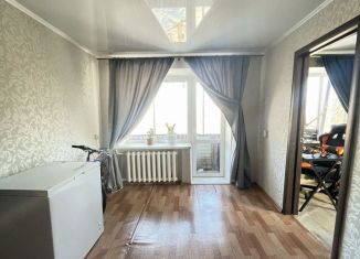 Продам 2-ком. квартиру, 40 м2, Салават, улица Карла Маркса, 10