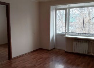 Продается 3-комнатная квартира, 48 м2, Балаково, улица Титова, 27