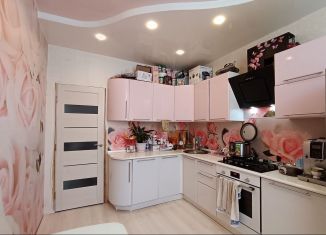 Продается 3-комнатная квартира, 86 м2, Ревда, улица Чехова, 14