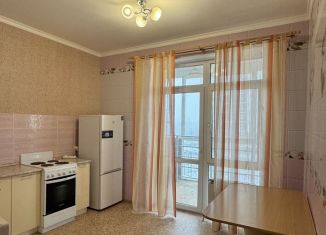 Сдается 1-комнатная квартира, 40 м2, Калуга, улица Фомушина, 31