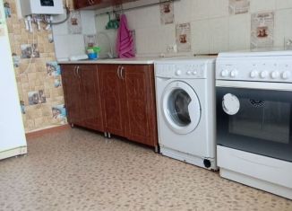 Двухкомнатная квартира в аренду, 54 м2, Армавир, 8-й микрорайон, 6к4