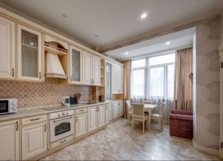 Продается двухкомнатная квартира, 46.1 м2, Ялта, улица Володарского, 3