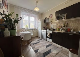 Продается трехкомнатная квартира, 65 м2, Челябинская область, улица Ветеранов, 7