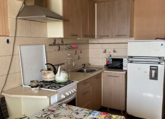 Сдача в аренду 1-ком. квартиры, 42 м2, Энгельс, Трудовая улица, 12/1