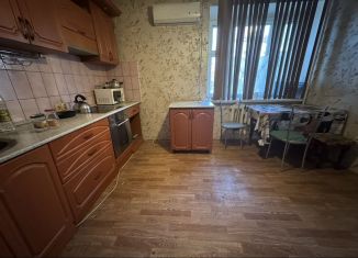 Сдается в аренду однокомнатная квартира, 45 м2, Бронницы, Центральная улица, 2