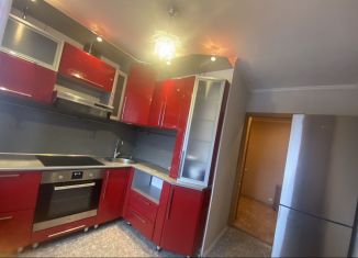 Продам 3-комнатную квартиру, 59.8 м2, Тобольск, 8-й микрорайон, 28