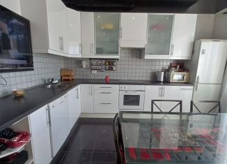 Продам 2-ком. квартиру, 65 м2, Выборг, Ленинградское шоссе, 47