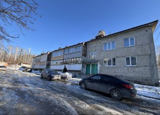 2-комнатная квартира на продажу, 49.7 м2, поселок городского типа Белоярский, улица Гагарина, 15