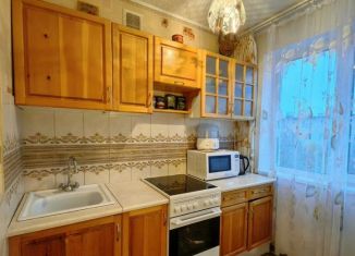 Продам 2-комнатную квартиру, 44 м2, Апатиты, улица Гайдара, 12