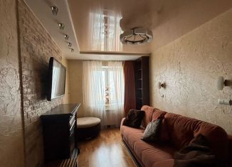 Сдается в аренду 3-комнатная квартира, 82 м2, Владивосток, улица Бестужева, 15