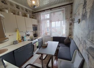 Продам 2-ком. квартиру, 55.2 м2, Мурманская область, улица Капитана Иванова, 7