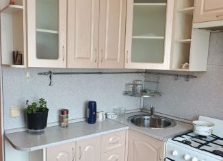 Продаю двухкомнатную квартиру, 46 м2, Серов, улица Заславского, 28