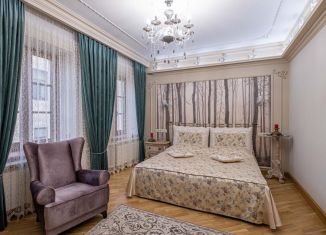 Сдается 3-ком. квартира, 110 м2, Санкт-Петербург, Миллионная улица, 17, Миллионная улица