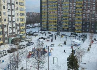 Продается трехкомнатная квартира, 70.5 м2, Сосновоборск, Весенняя улица, 12