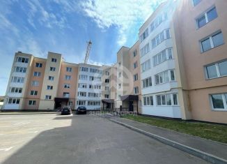 Продаю 2-ком. квартиру, 83.2 м2, Высоковск, улица Ленина, 4