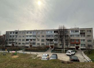 Продам трехкомнатную квартиру, 69 м2, село Семеновское, Школьная улица, 8