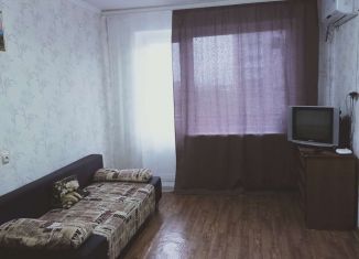 Сдается однокомнатная квартира, 30 м2, Новочеркасск, улица С.В. Мацоты, 42