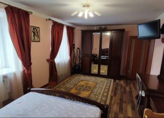 Сдам в аренду трехкомнатную квартиру, 80 м2, Тюмень, улица Циолковского