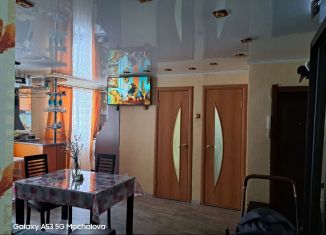 Четырехкомнатная квартира на продажу, 69 м2, поселок городского типа Вершина Теи, Советская улица, 32