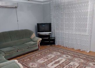 Сдам в аренду 4-комнатную квартиру, 80 м2, Дагестан, улица Гейдара Алиева, 11А